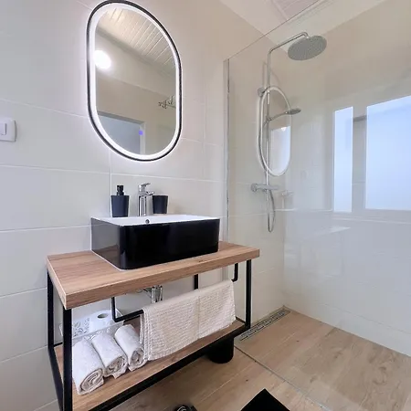 Oasis Loft Close To Rab Old Town Apartamento Palit