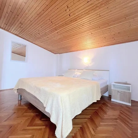 Oasis Loft Close To Rab Old Town
